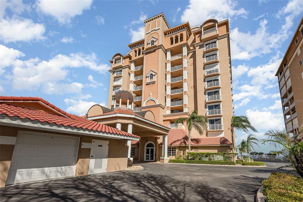 Attached, Exterior, Facade, Rowhouse