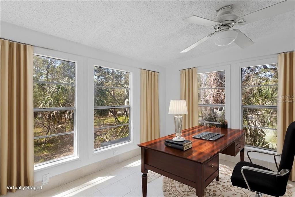 Home Office, Interior