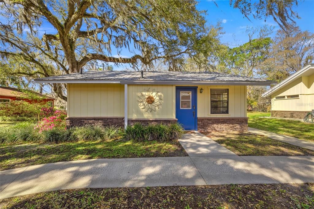 Exterior, Facade, Ranch