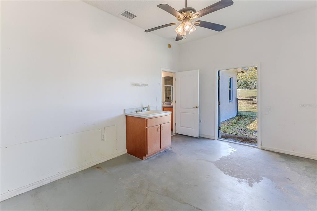 Bathroom, Empty room, Interior