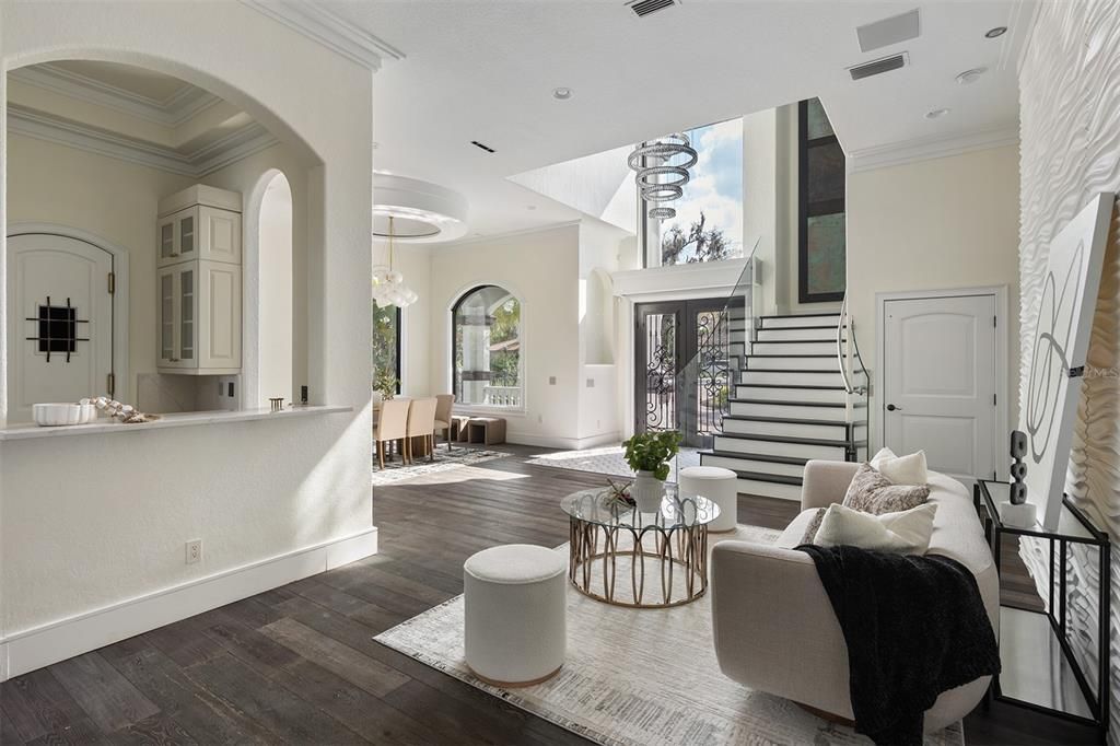 Chandelier, Dining room, Interior, Living room, Recessed Lighting, Wood Texture Flooring