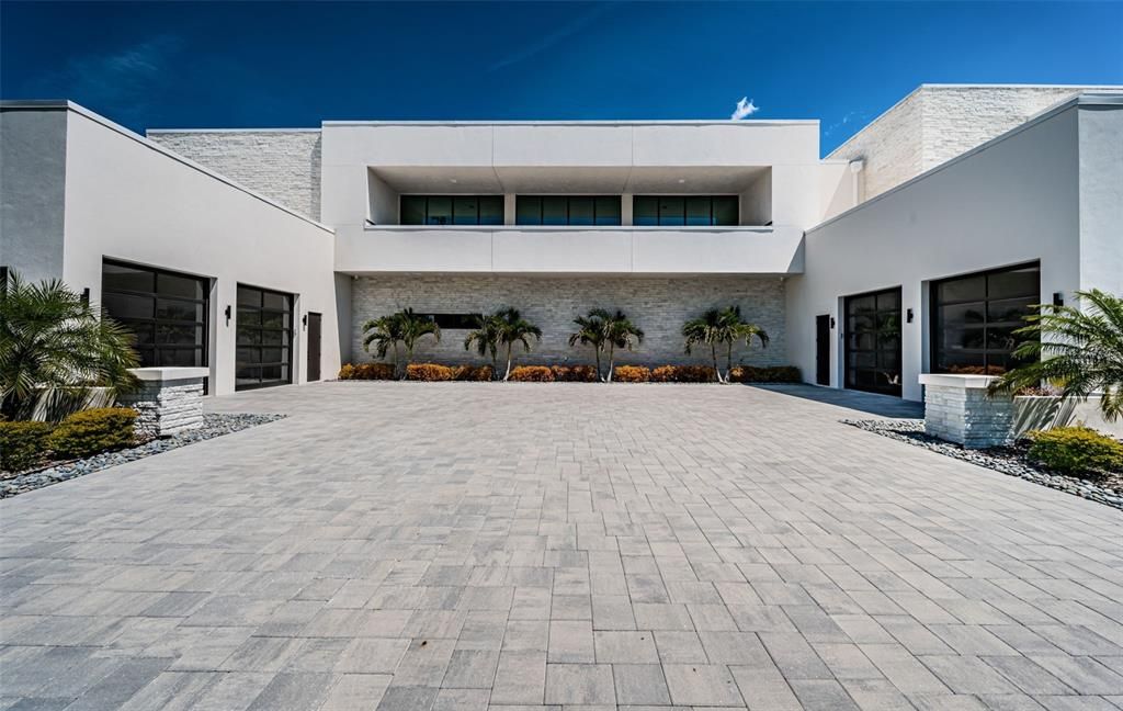 Attached, Exterior, Facade, Modern