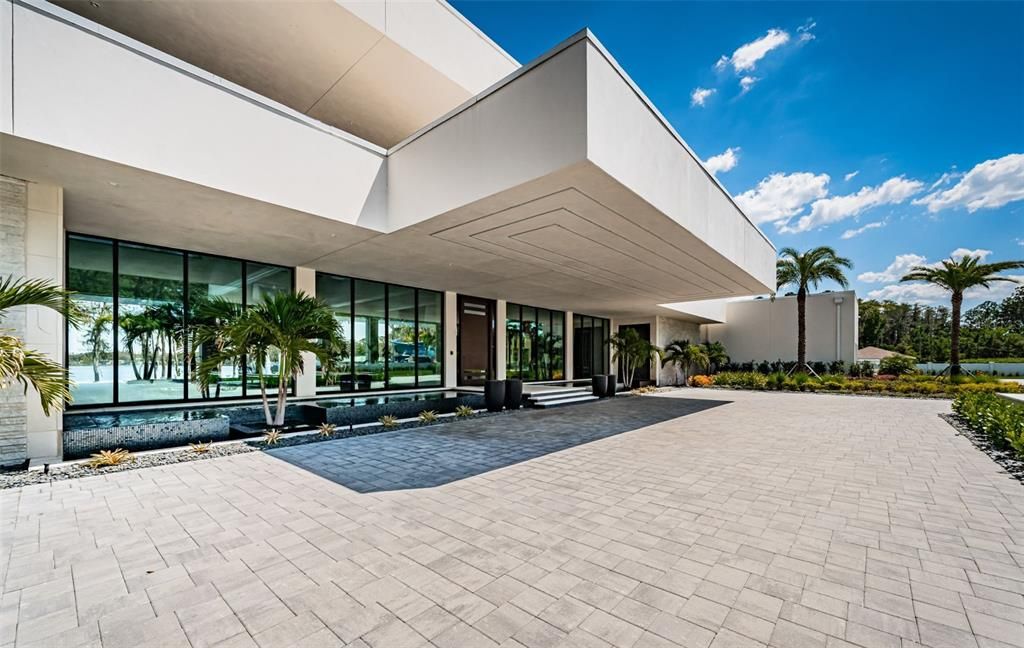 Exterior, Facade, Modern