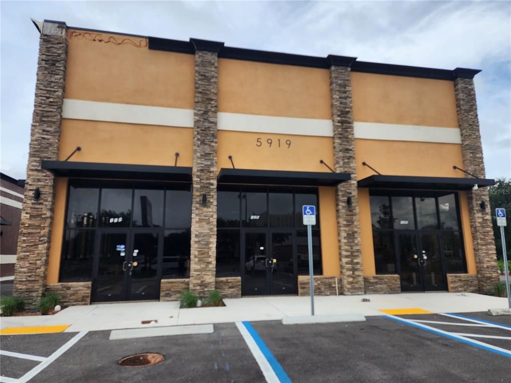 Exterior, Facade, Modern