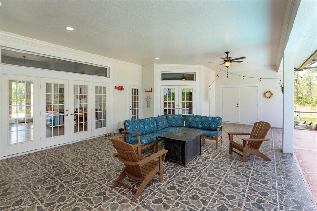 Exterior, Living room, Recessed Lighting