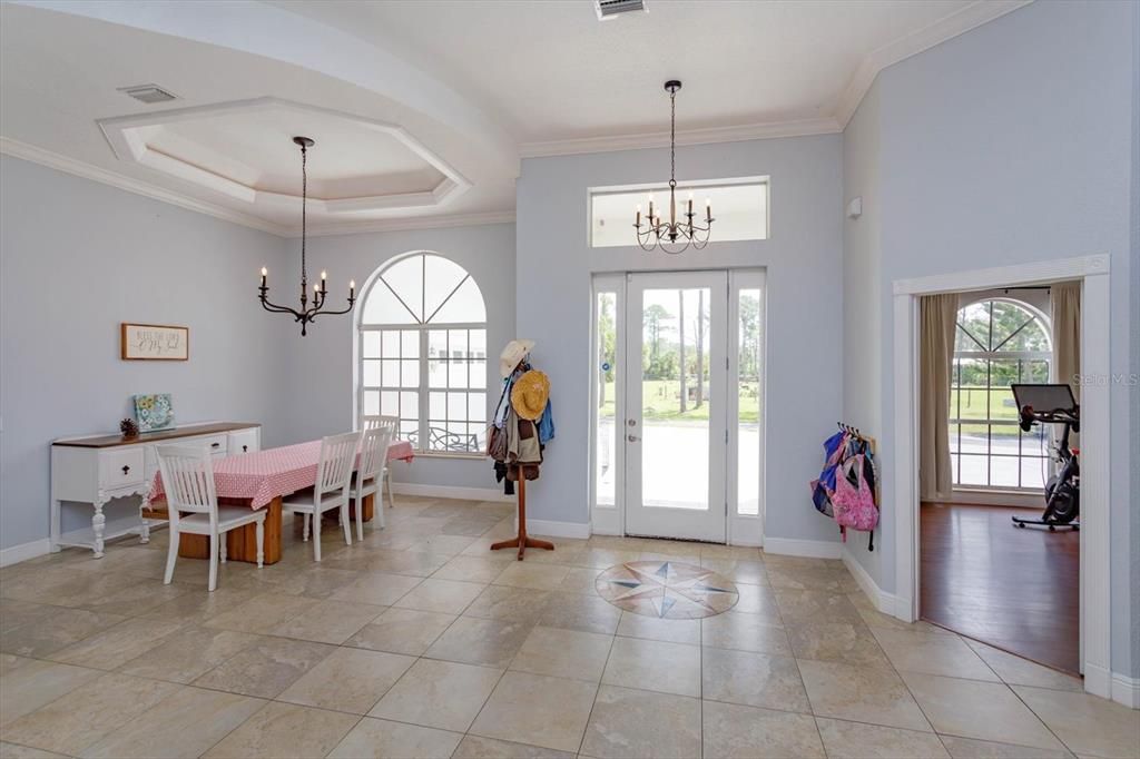 Chandelier, Dining room, Fitness Equipment, Interior