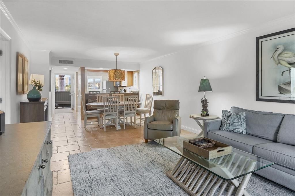 Chandelier, Dining room, Interior, Living room, Pendant Lights