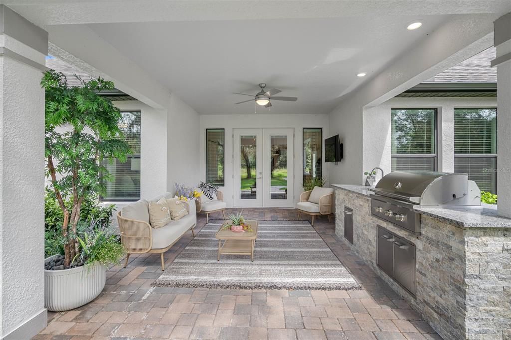 Exterior, Outdoor Kitchen