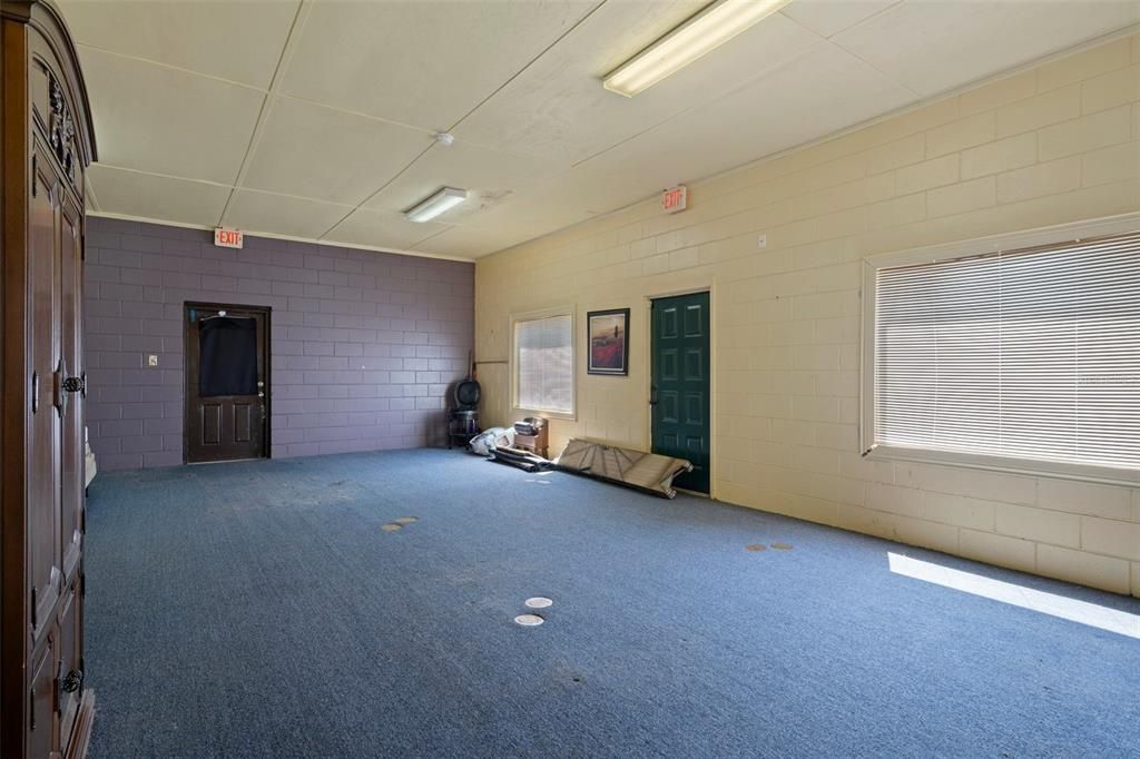 Empty room, Interior