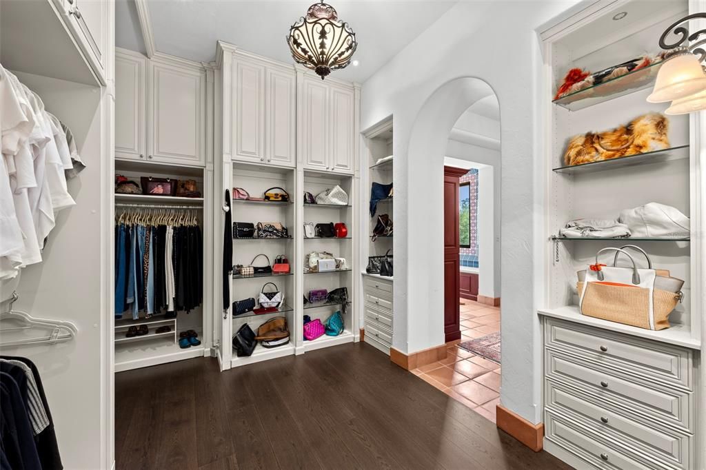 Interior, Pendant Lights, Recessed Lighting, Walk-in Closets, Wood Texture Flooring