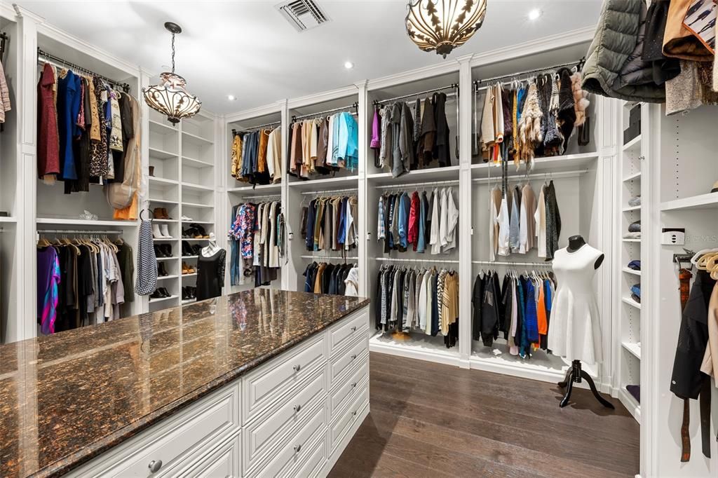 Interior, Pendant Lights, Recessed Lighting, Walk-in Closets, Wood Texture Flooring