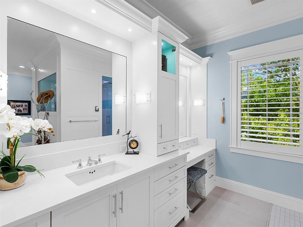 Bathroom, Dual Sink Vanities, Interior, Recessed Lighting