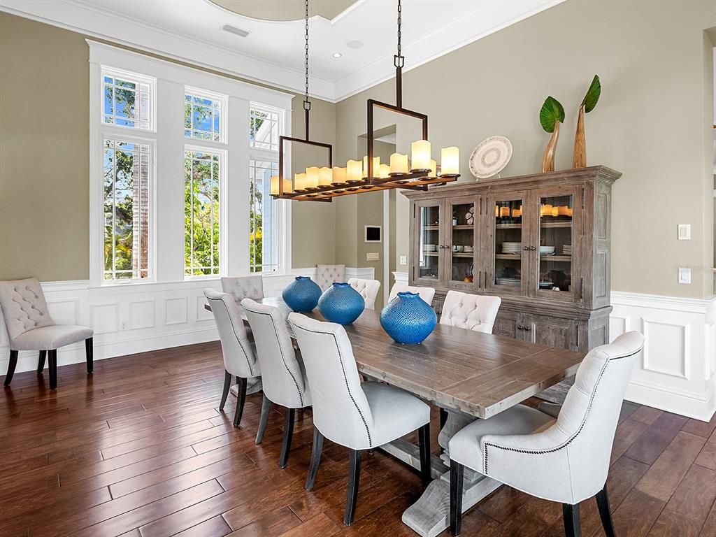 Chandelier, Dining room, Interior, Recessed Lighting, Wood Texture Flooring