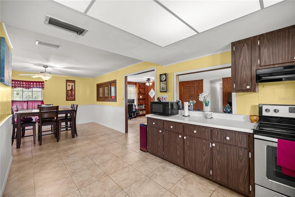 Dining room, Interior, Kitchen, Stainless Steel Appliances