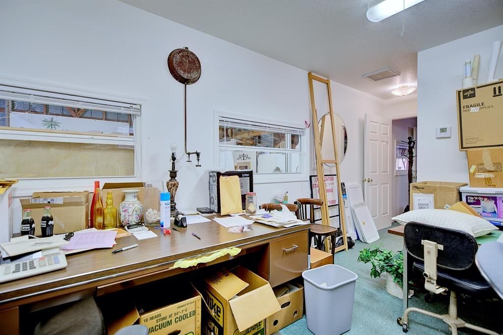 Home Office, Interior