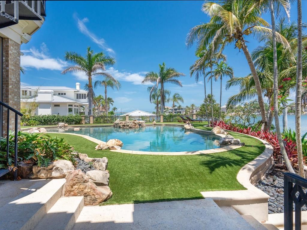 Exterior, Pool, Water