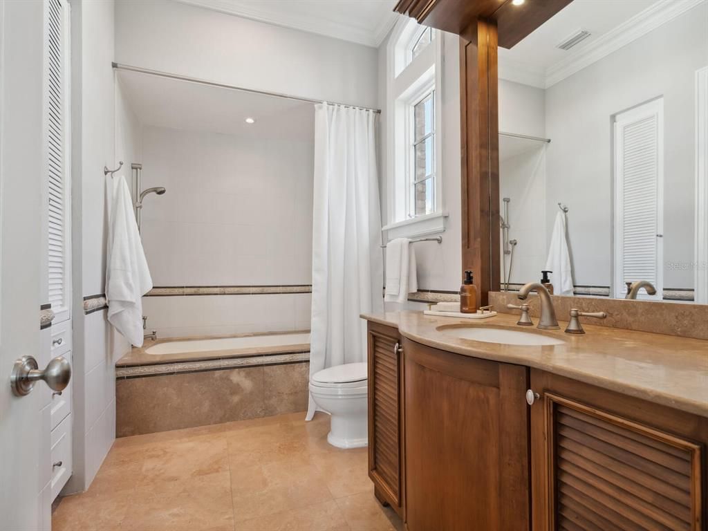 Bathroom, Interior, Recessed Lighting