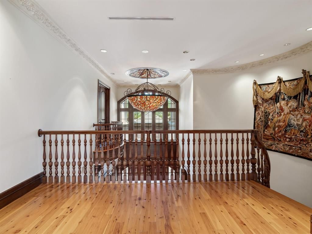 Chandelier, Dining room, Interior, Recessed Lighting, Wood Texture Flooring