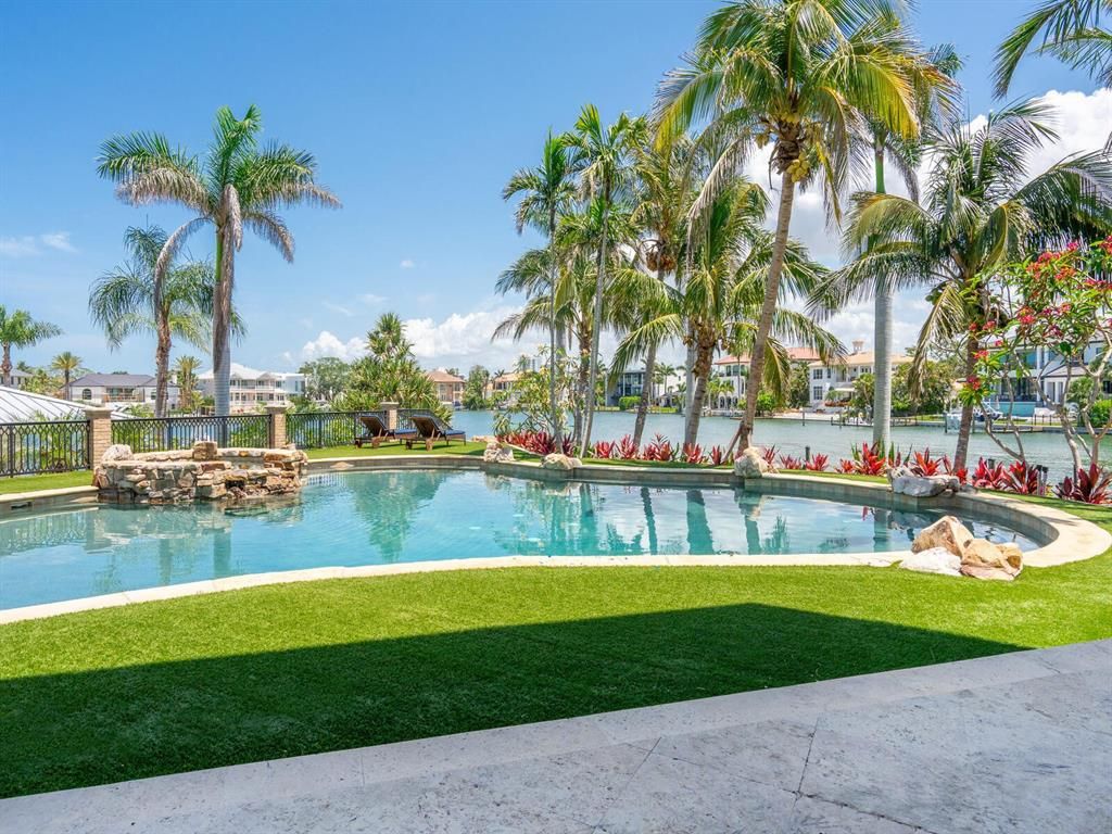 Exterior, Pool, Water