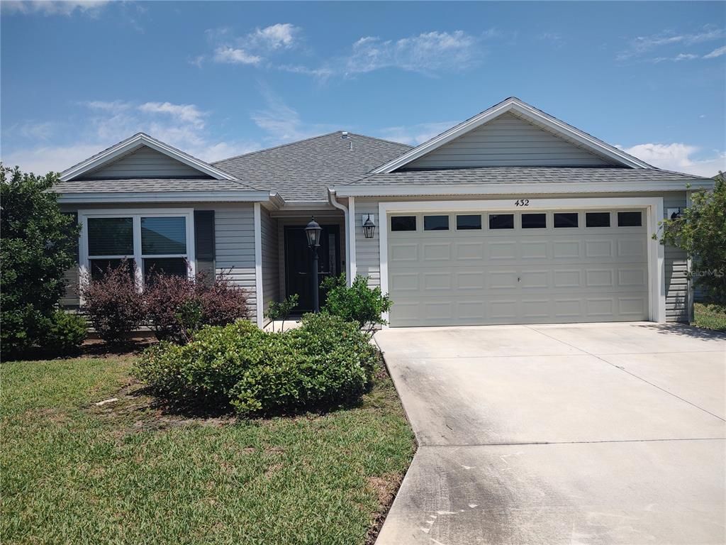 Attached, Exterior, Facade, American Craftsman