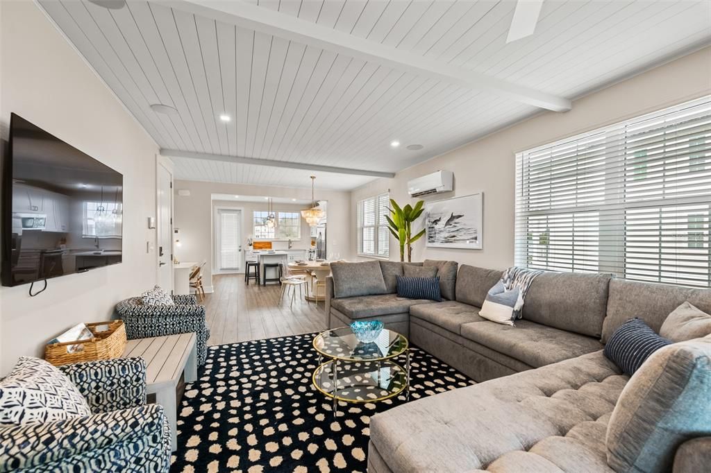 Dining room, Interior, Living room, Pendant Lights, Recessed Lighting, Wood Texture Flooring