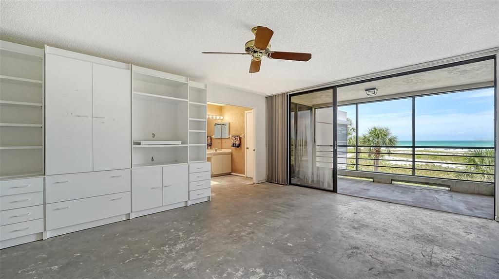 Empty room, Interior, Water
