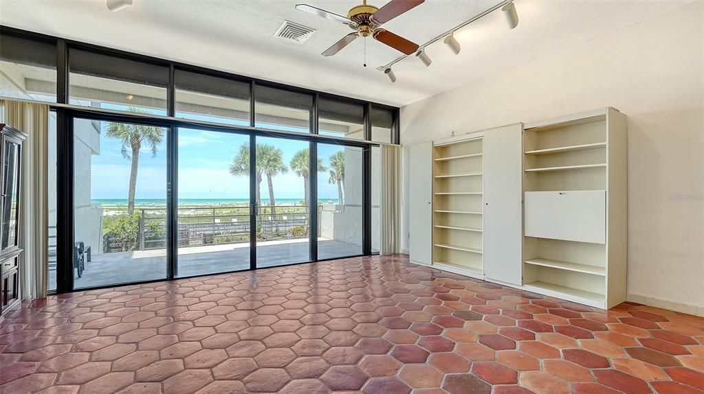 Empty room, Interior, Water