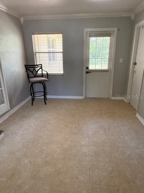 Empty room, Interior