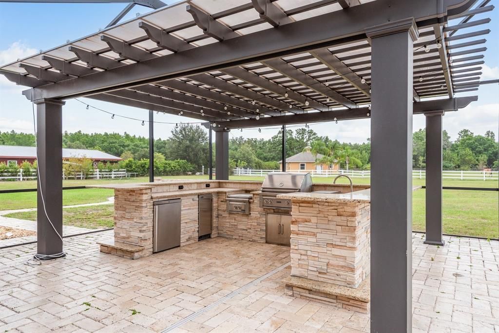 Exterior, Outdoor Kitchen