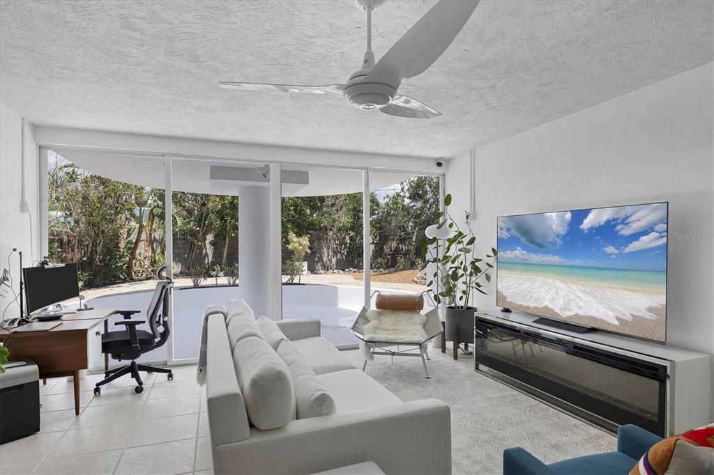 Home Office, Interior