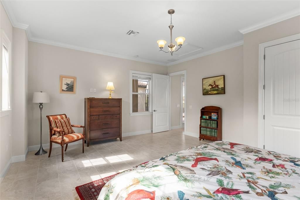 Chandelier, Interior