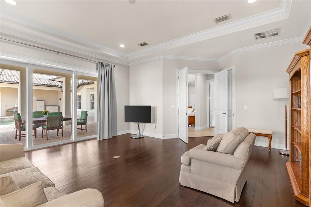 Interior, Recessed Lighting, Wood Texture Flooring