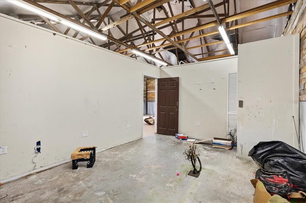 Empty room, Interior, Wooden Beams