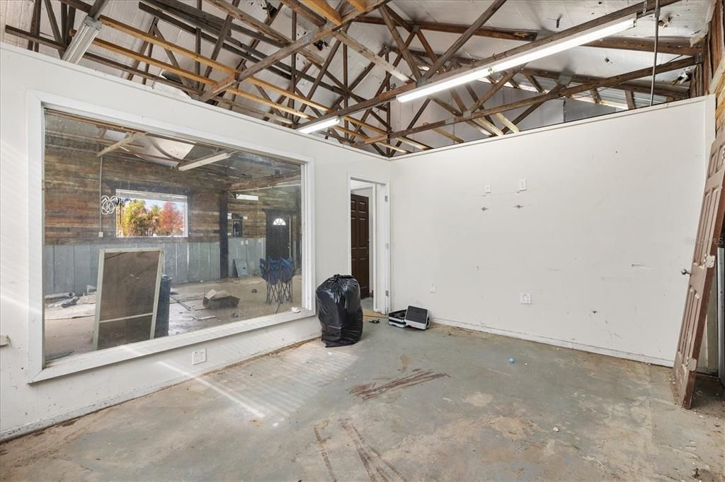 Empty room, Interior, Wooden Beams
