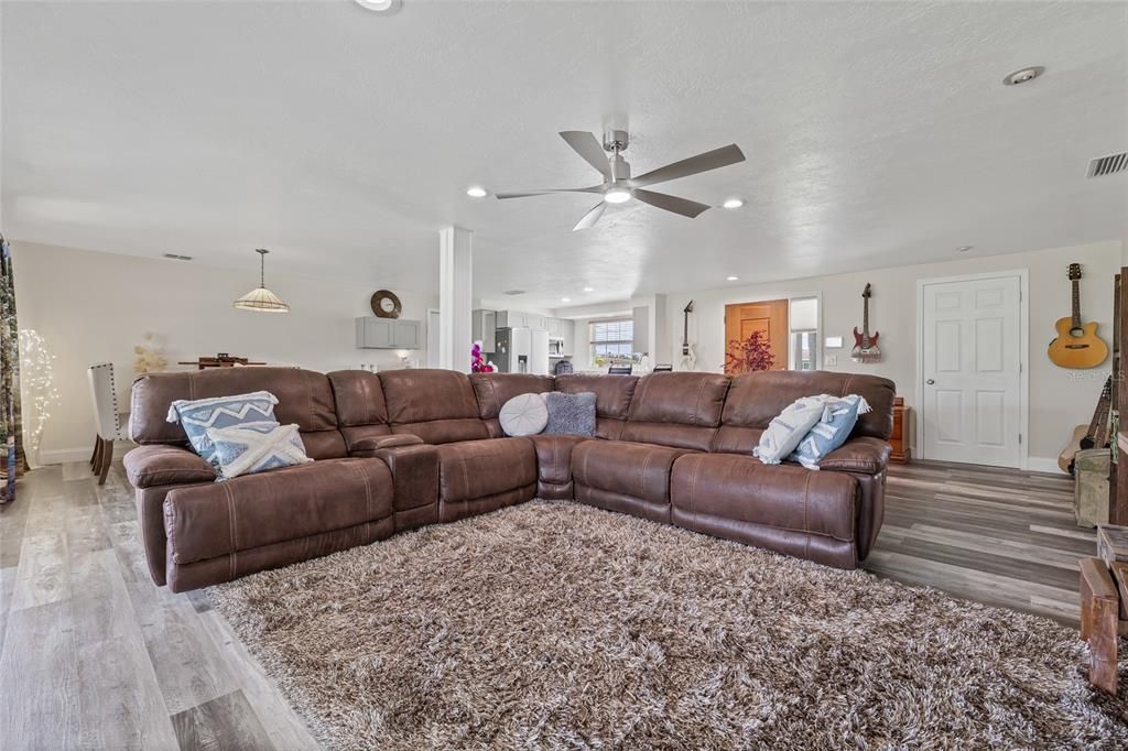 Interior, Living room, Pendant Lights, Recessed Lighting, Wood Texture Flooring