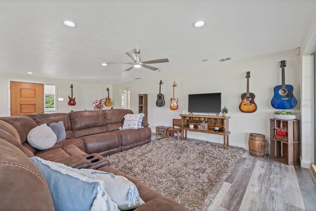 Interior, Living room, Recessed Lighting, Wood Texture Flooring