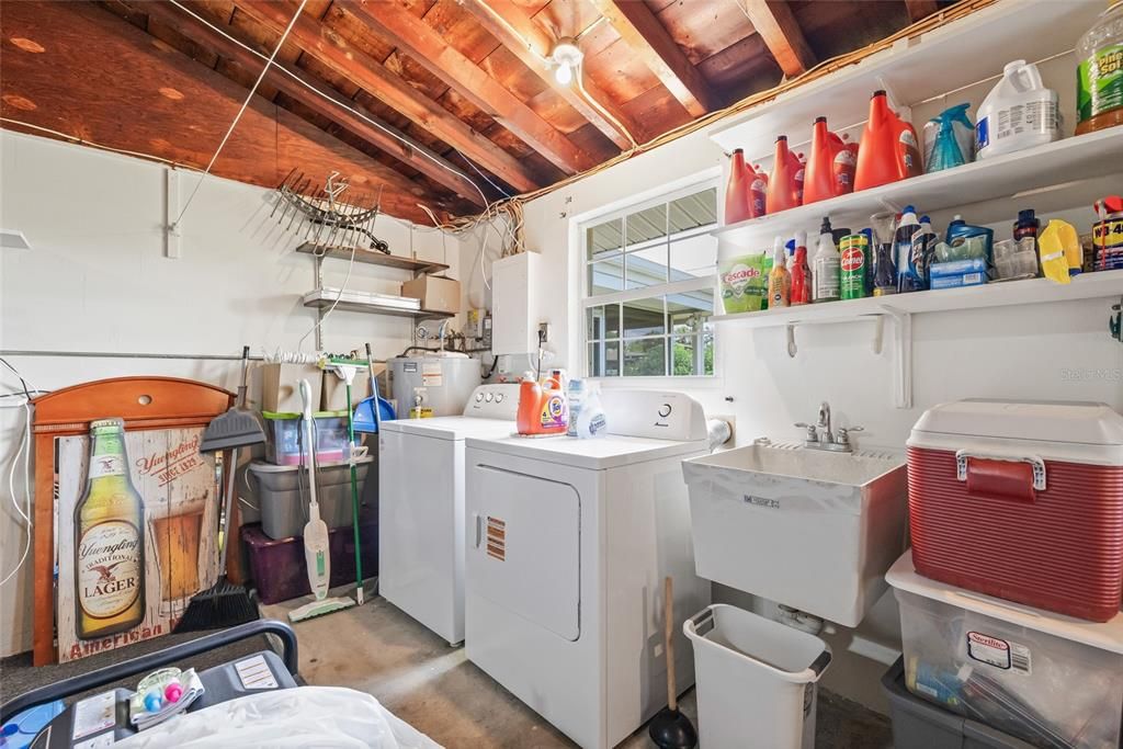 Interior, Washer, Wooden Beams, Wooden Ceilings