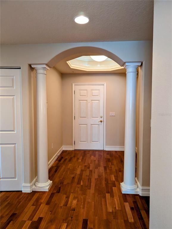 Interior, Recessed Lighting, Wood Texture Flooring