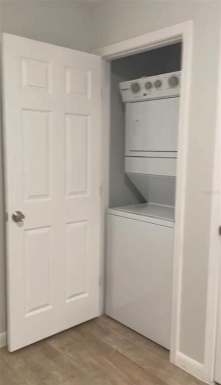 Interior, Utility Closets, Washer, Wood Texture Flooring