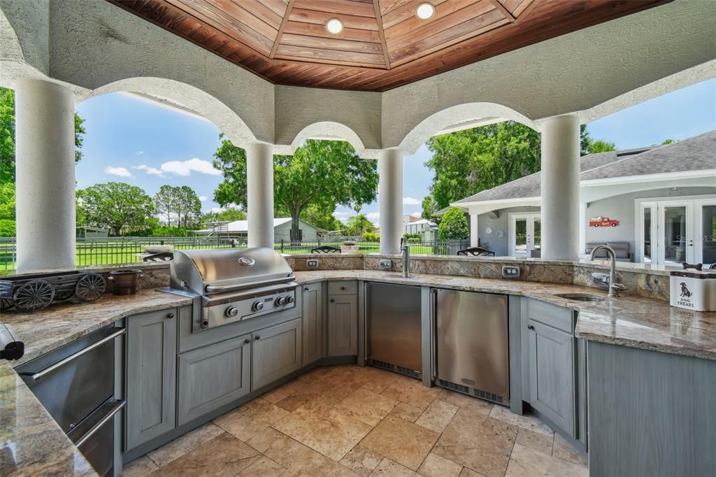 Exterior, Outdoor Kitchen