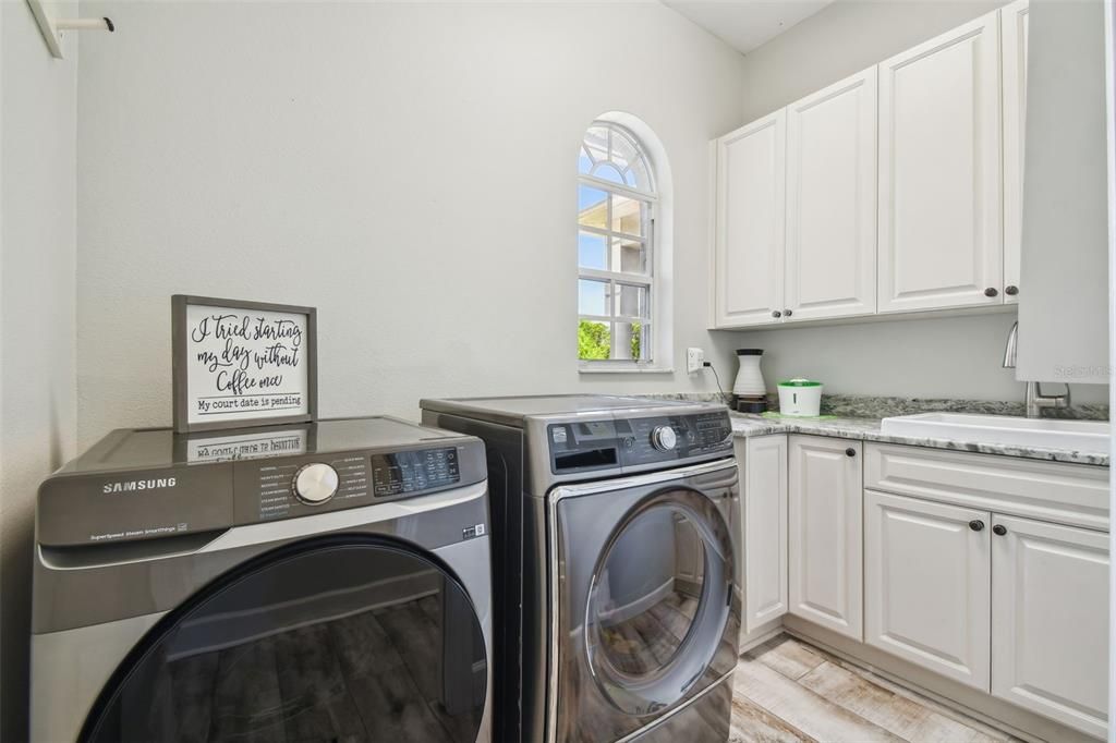 Interior, Washer, Wood Texture Flooring