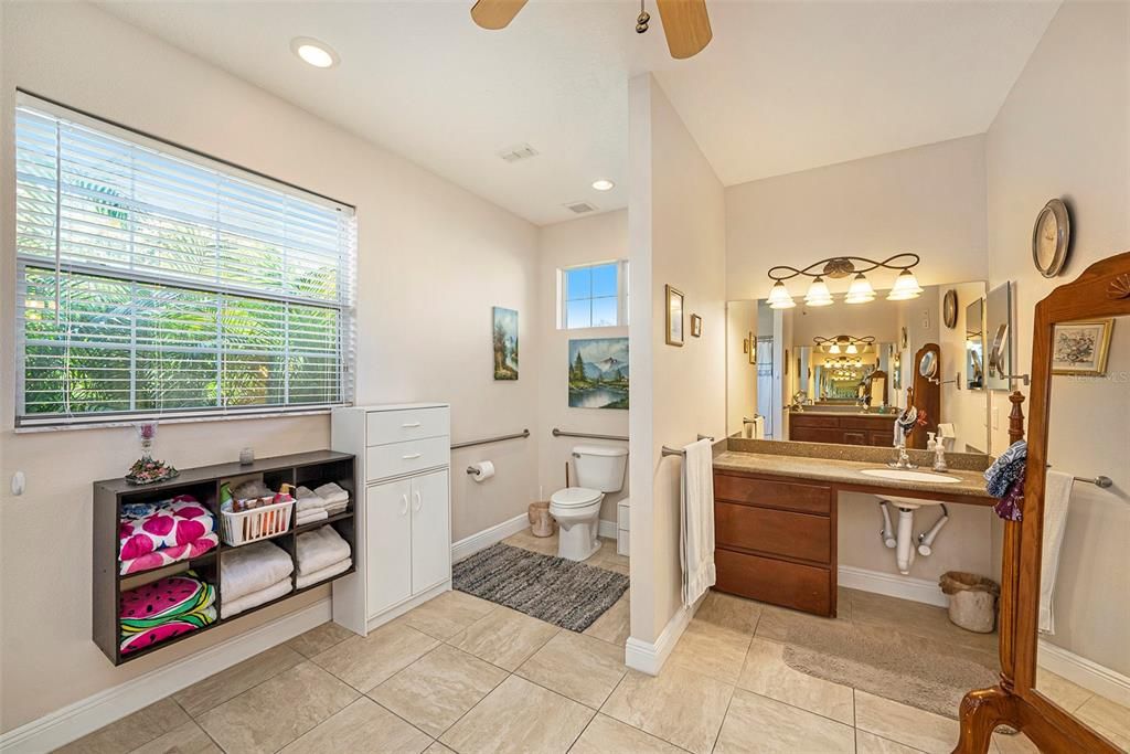 Bathroom, Interior, Recessed Lighting