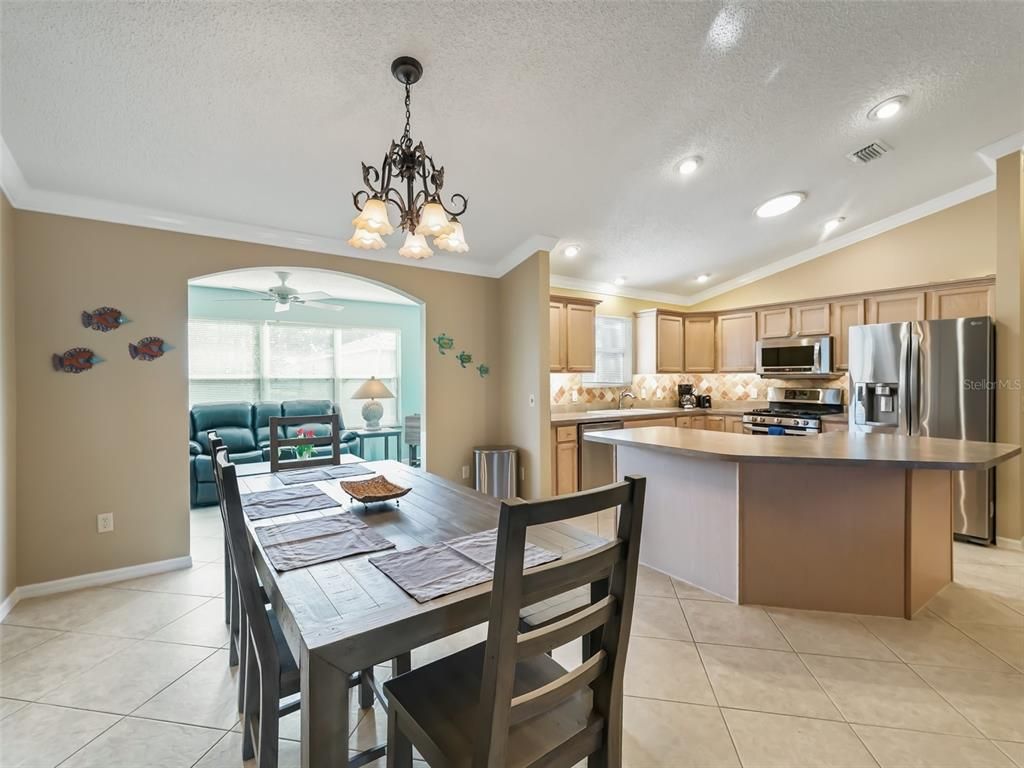 Chandelier, Dining room, Interior, Kitchen, Recessed Lighting, Stainless Steel Appliances