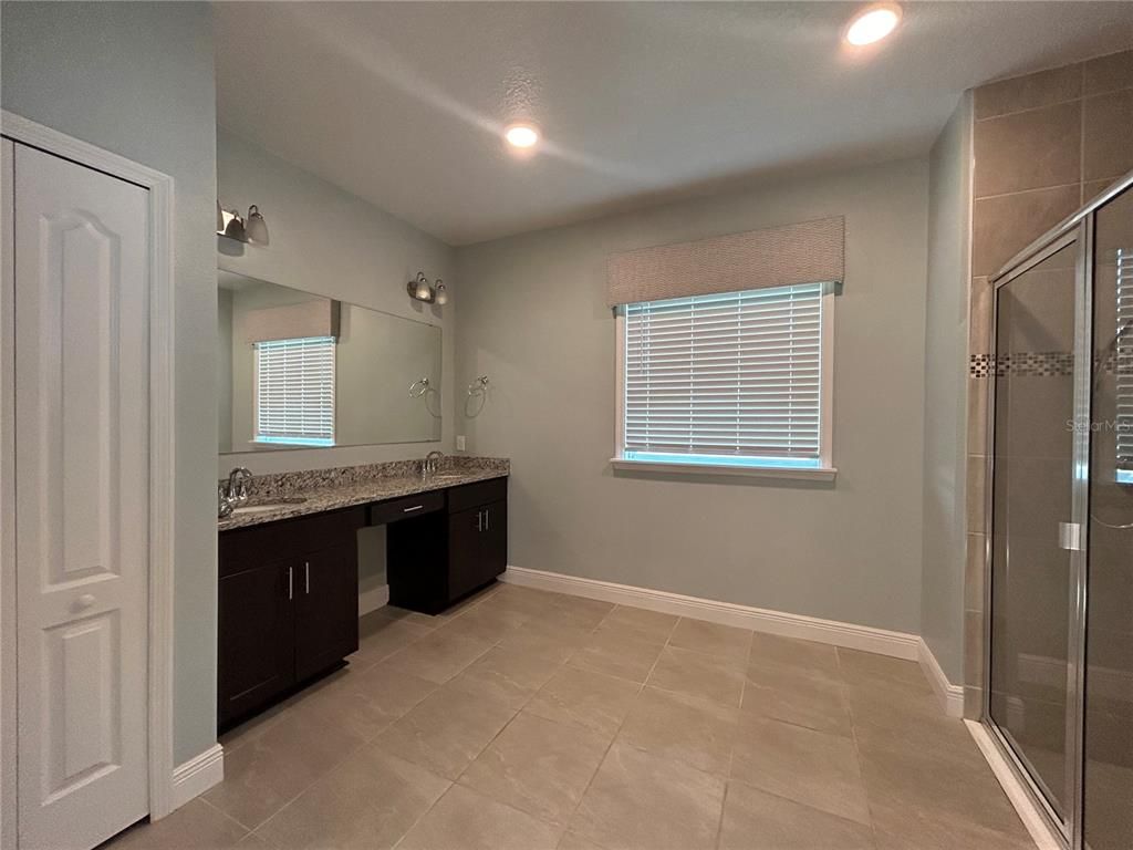 Bathroom, Dual Sink Vanities, Interior, Recessed Lighting