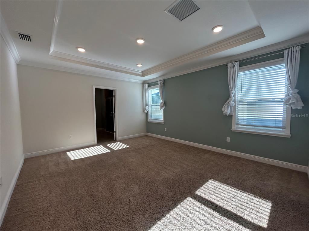 Empty room, Interior, Recessed Lighting