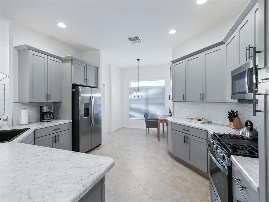 Chandelier, Dining room, Interior, Kitchen, Pendant Lights, Recessed Lighting, Stainless Steel Appliances