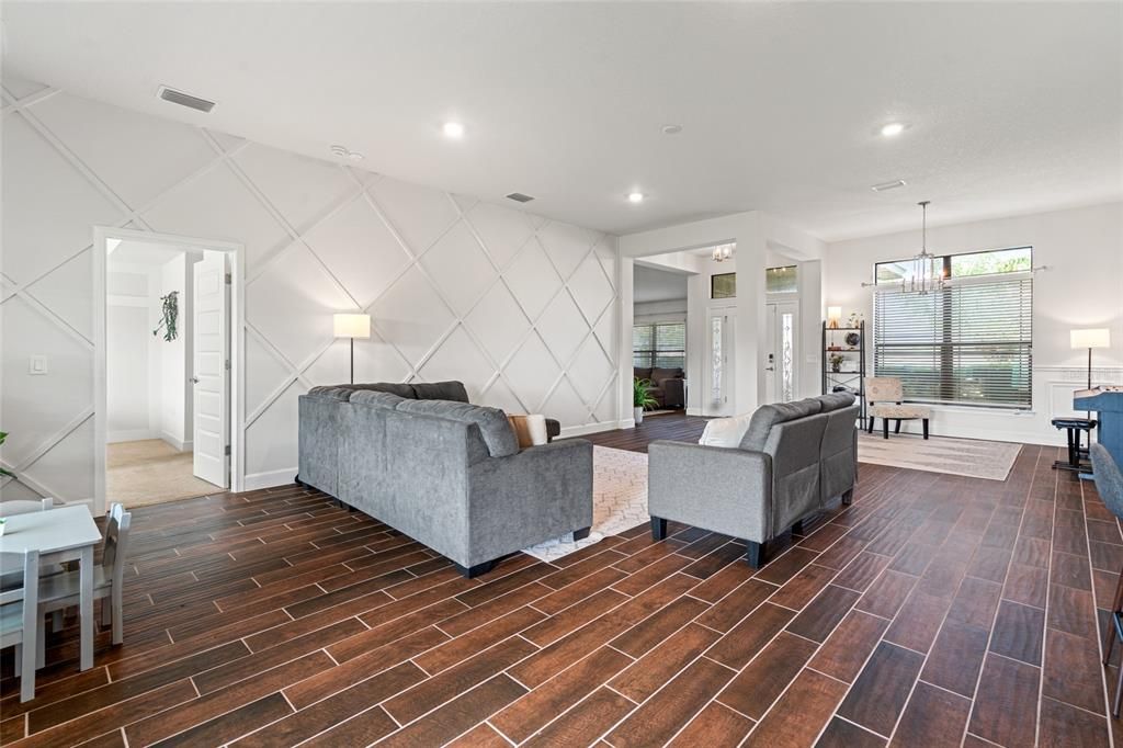 Chandelier, Interior, Living room, Pendant Lights, Recessed Lighting, Wood Texture Flooring