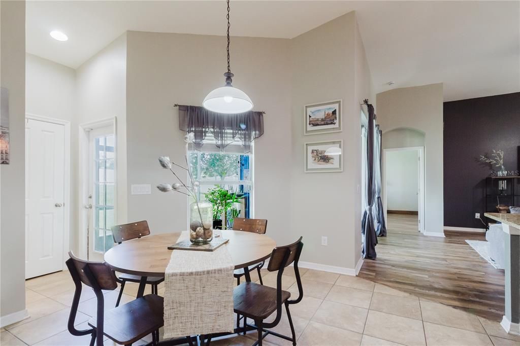 Dining room, Interior, Pendant Lights, Recessed Lighting