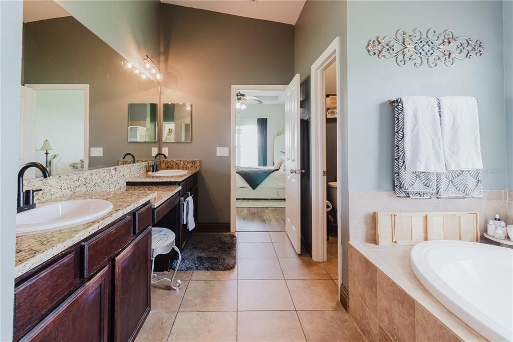 Bathroom, Dual Sink Vanities, Interior