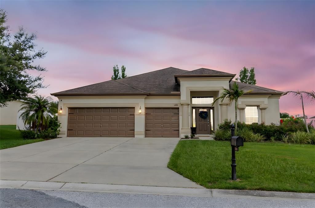 Attached, Exterior, Facade, Ranch